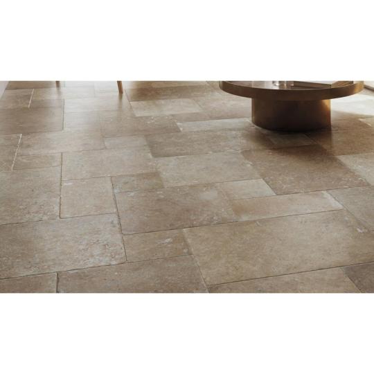 rusztikus kohatasu vilagos bezs burkolat jarolap padlolap csempe nappali konyha mediterran terasz csuszasmentes burkolatok lameridiana lakberendezesi bolt cotto del campione cir budapest bemutatoterem toszkan olasz stilusu szinek.jpg